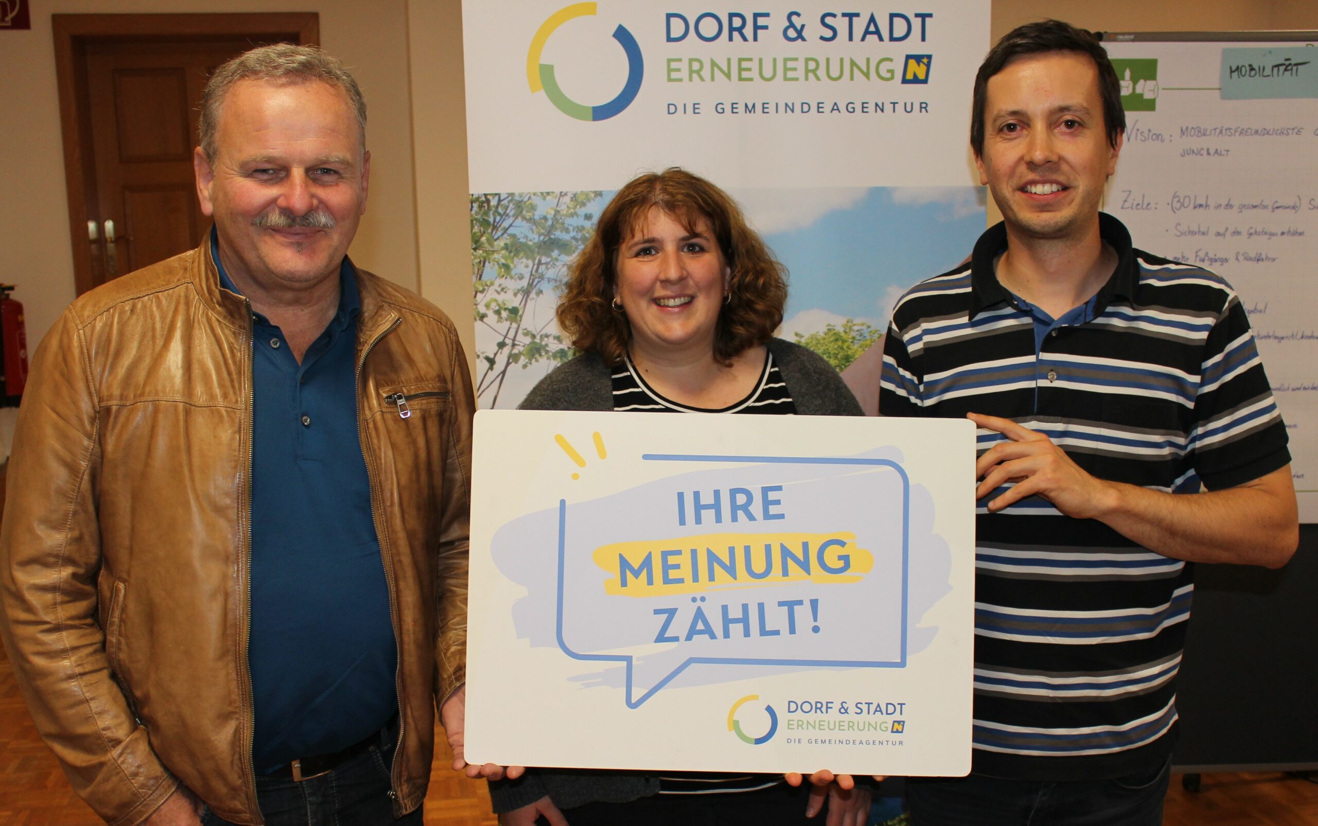 Eduard Köck (Bürgermeister Marktgemeinde Thaya), Eva Maria Inhofer (Obfrau Dorferneuerungsverein Thaya), Daniel Fries (Projektmanager, NÖ Dorf- und Stadterneuerung)